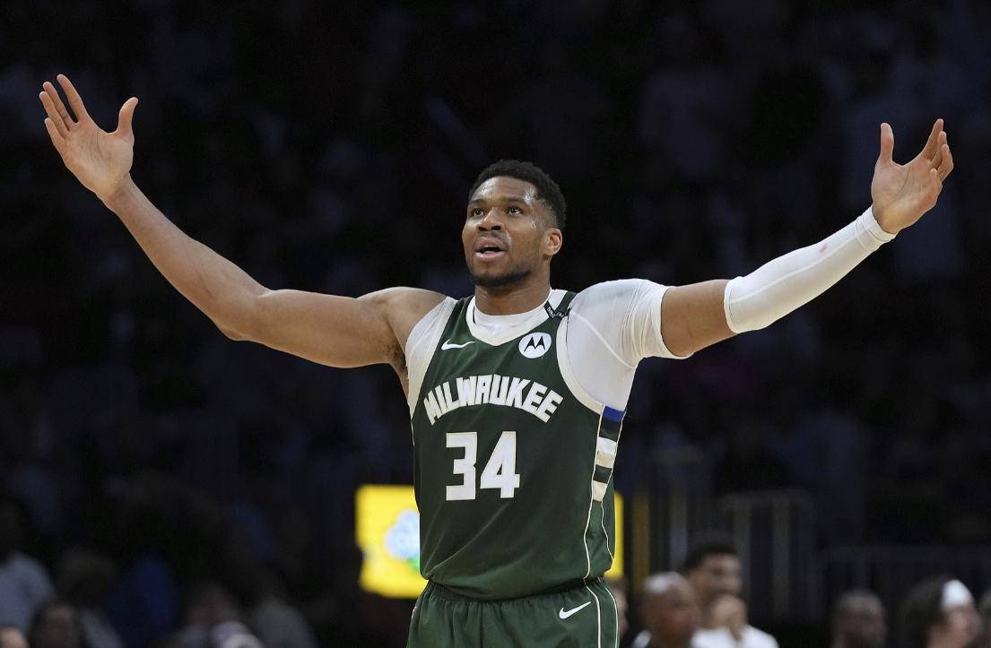 字母哥连续十五场比赛得分超过出色防守，勇士不断突破！的简单介绍