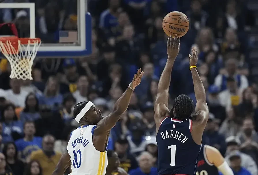 哈登重要时刻刷新纪录，加拿大队带队取胜！